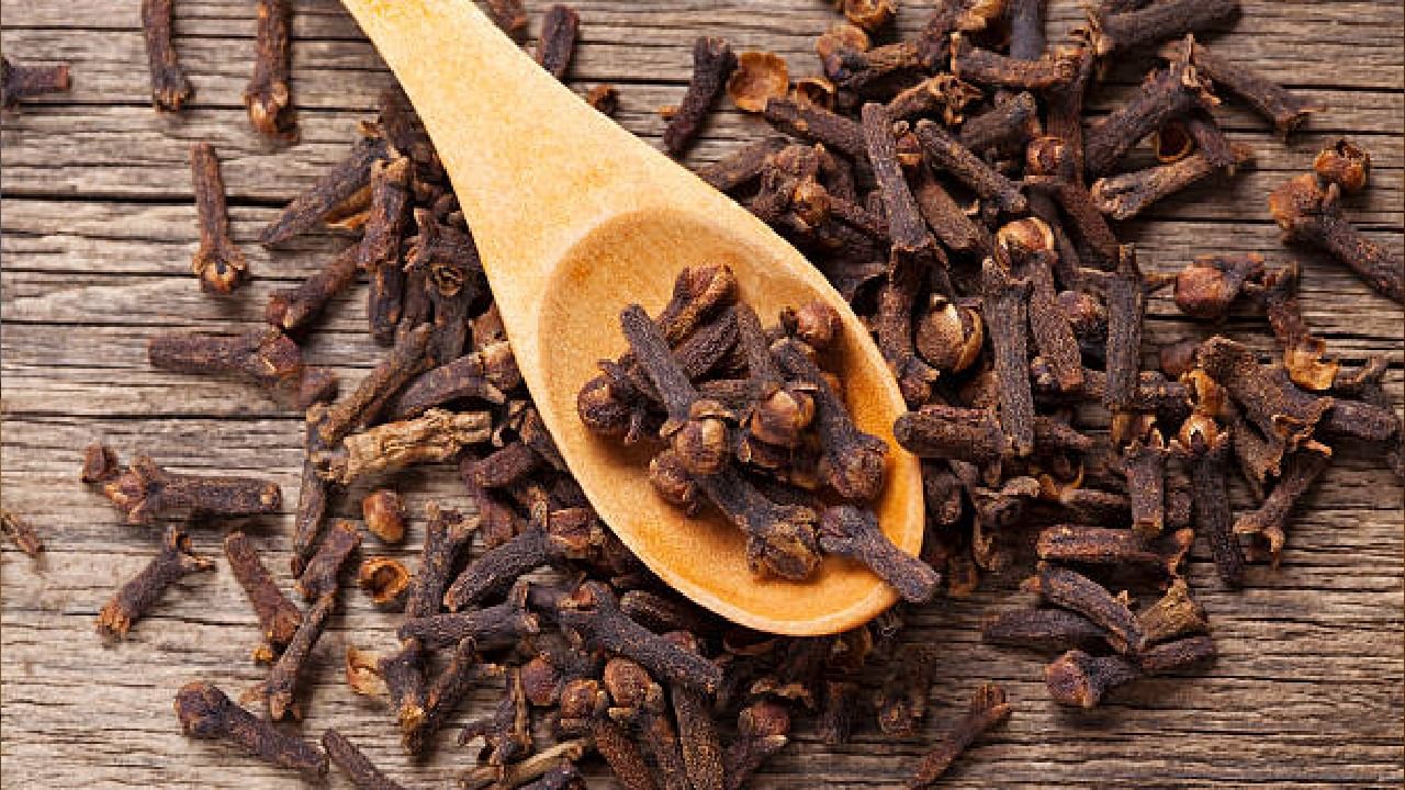 Clove Benefits: ಬೇಸಿಗೆಯಲ್ಲಿ ದಿನವೂ ಲವಂಗ ಸೇವಿಸಿದರೆ ದೇಹದಲ್ಲಿ ಏನು ಬದಲಾವಣೆಯಾಗುತ್ತದೆ?