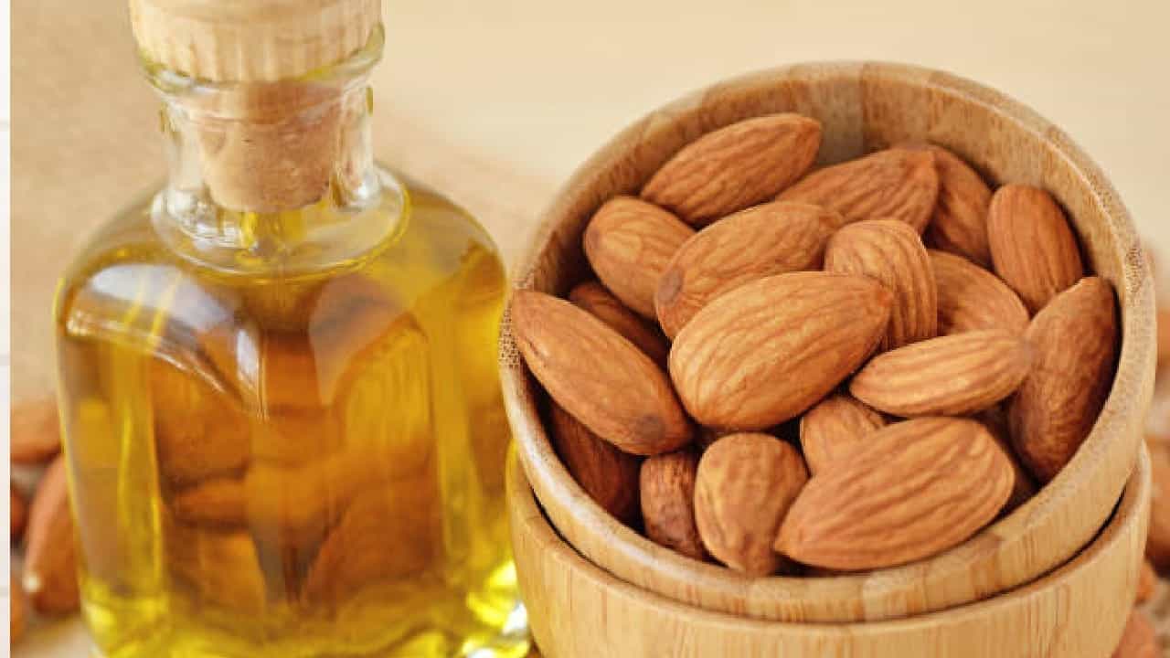Almond Oil: ಬಾದಾಮಿ ಎಣ್ಣೆಯನ್ನು ಏಕೆ ಸೇವಿಸಬೇಕು? ಇಲ್ಲಿವೆ 10 ಕಾರಣ Almond Oil: ಬಾದಾಮಿ ಎಣ್ಣೆಯನ್ನು ಏಕೆ ಸೇವಿಸಬೇಕು? ಇಲ್ಲಿವೆ 10 ಕಾರಣ