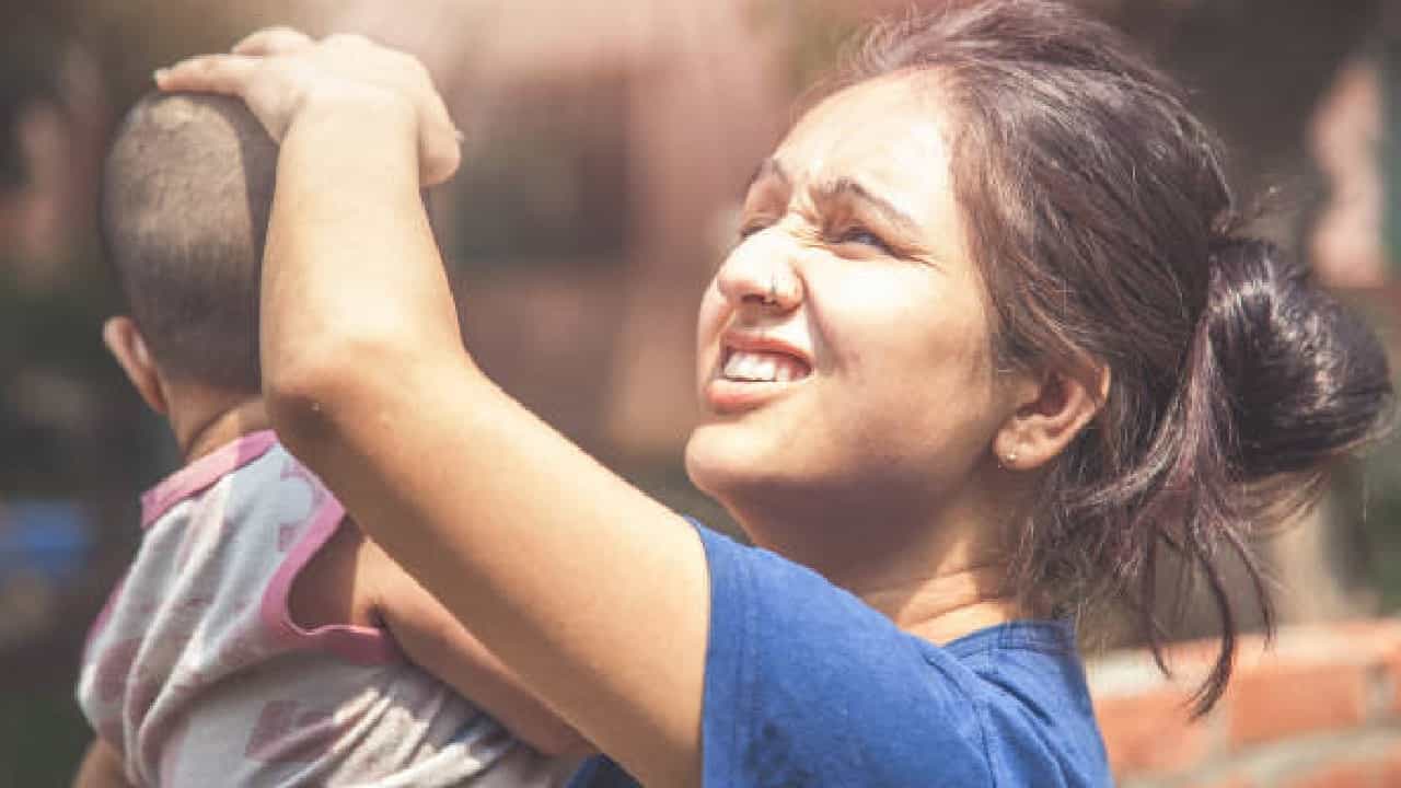 Summer Health: ಭಾರತದಲ್ಲಿ ಉಷ್ಣದ ಅಲೆಯ ಹೆಚ್ಚಳ; ಬೇಸಿಗೆಯಲ್ಲಿ ಹೀಟ್ ಸ್ಟ್ರೋಕ್ ತಡೆಯುವ 5 ಮಾರ್ಗಗಳಿವು Summer Health: ಭಾರತದಲ್ಲಿ ಉಷ್ಣದ ಅಲೆಯ ಹೆಚ್ಚಳ; ಬೇಸಿಗೆಯಲ್ಲಿ ಹೀಟ್ ಸ್ಟ್ರೋಕ್ ತಡೆಯುವ 5 ಮಾರ್ಗಗಳಿವು
