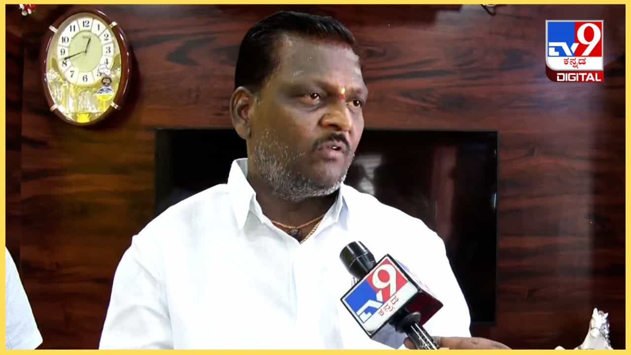 ನನ್ನ ಪ್ರಾಣ ಹೋದರೂ ಪರವಾಗಿಲ್ಲ, ಫಯಾಜ್ ಪ್ರಾಣ ತಗೊಳ್ಳುವೆ; ಮಗಳ ಶವದ ಮೇಲೆ ಶಪಥ ಮಾಡಿದ್ದೇನೆಂದ ನೇಹಾ ತಂದೆ ಹಿರೇಮಠ ನನ್ನ ಪ್ರಾಣ ಹೋದರೂ ಪರವಾಗಿಲ್ಲ, ಫಯಾಜ್ ಪ್ರಾಣ ತಗೊಳ್ಳುವೆ; ಮಗಳ ಶವದ ಮೇಲೆ ಶಪಥ ಮಾಡಿದ್ದೇನೆಂದ ನೇಹಾ ತಂದೆ ಹಿರೇಮಠ