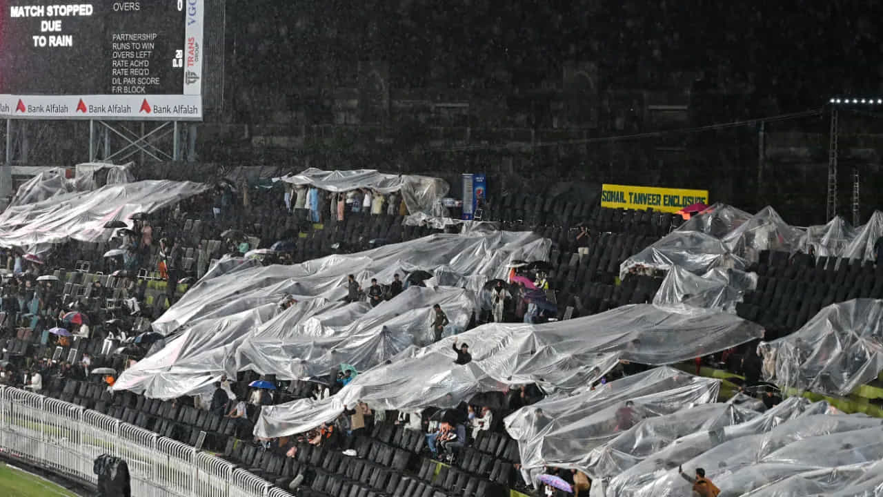 PAK vs NZ: ಎರಡೇ ಎಸೆತಗಳಿಗೆ ಅಂತ್ಯಗೊಂಡ ನ್ಯೂಜಿಲೆಂಡ್- ಪಾಕ್ ಟಿ20 ಪಂದ್ಯ..! PAK vs NZ: ಎರಡೇ ಎಸೆತಗಳಿಗೆ ಅಂತ್ಯಗೊಂಡ ನ್ಯೂಜಿಲೆಂಡ್- ಪಾಕ್ ಟಿ20 ಪಂದ್ಯ..!