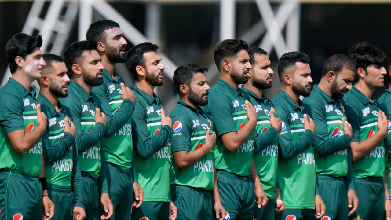 ಕಳೆದೊಂದು ವರ್ಷದೊಳಗೆ ಪಾಕ್ ಕ್ರಿಕೆಟ್ನಲ್ಲಿ ಸಾಕಷ್ಟು ಬದಲಾವಣೆಗಳಾದವು. ನಾಯಕನಿಂದ ಹಿಡಿದು, ಕೋಚ್, ತಂಡದ ಸಹಾಯಕ ಸಿಬ್ಬಂದಿ, ಮಂಡಳಿ ಅಧ್ಯಕ್ಷರವರೆಗೆ ಹಲವು ಬದಲಾವಣೆಗಳಾದವು. ಆದರೂ ತಂಡದ ಪ್ರದರ್ಶನದಲ್ಲಿ ಮಾತ್ರ ಸುಧಾರಣೆ ಕಂಡುಬರಲಿಲ್ಲ.