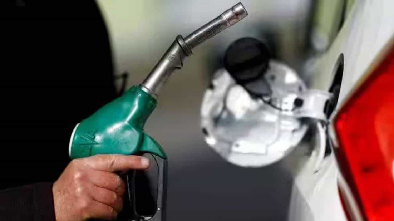Petrol Diesel Price on April 15: ಪಂಜಾಬ್ ಹಾಗೂ ಹರ್ಯಾಣದಲ್ಲಿ ಪೆಟ್ರೋಲ್ ಬೆಲೆ ಕೊಂಚ ಏರಿಕೆ Petrol Diesel Price on April 15: ಪಂಜಾಬ್ ಹಾಗೂ ಹರ್ಯಾಣದಲ್ಲಿ ಪೆಟ್ರೋಲ್ ಬೆಲೆ ಕೊಂಚ ಏರಿಕೆ