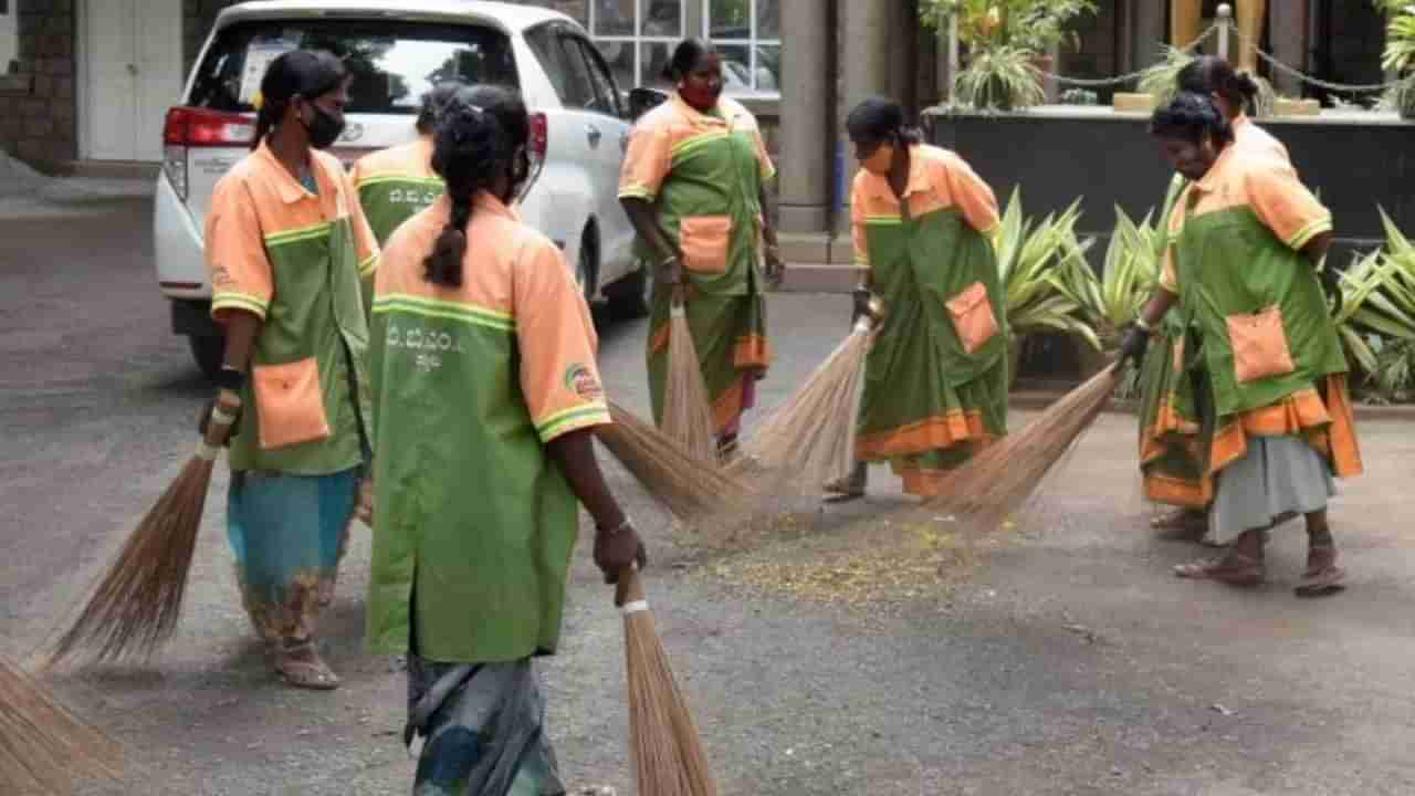 ಬೆಂಗಳೂರಿನಲ್ಲಿ ಮುಂದುವರಿದ ತಾಪಮಾನ: ವೇತನ ಸಹಿತ ಅರ್ಧ ದಿನ ರಜೆಗೆ ಪೌರಕಾರ್ಮಿಕರ ಆಗ್ರಹ