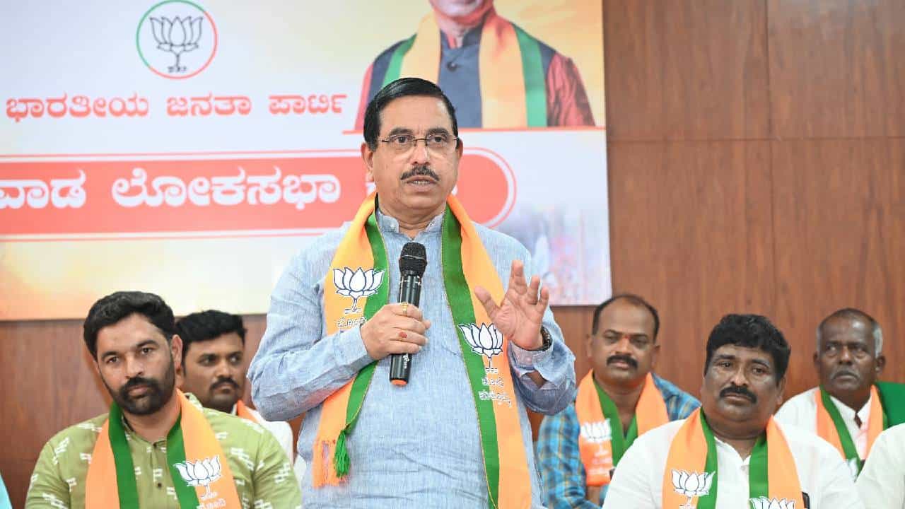 ಸಿದ್ದರಾಮಯ್ಯ ವಿಧಾನಸಭೆ ಚುನಾವಣೆ ಮೂಡ್​​ನಿಂದ ಇನ್ನೂ ಹೊರ ಬಂದಿಲ್ಲ: ಜೋಶಿ