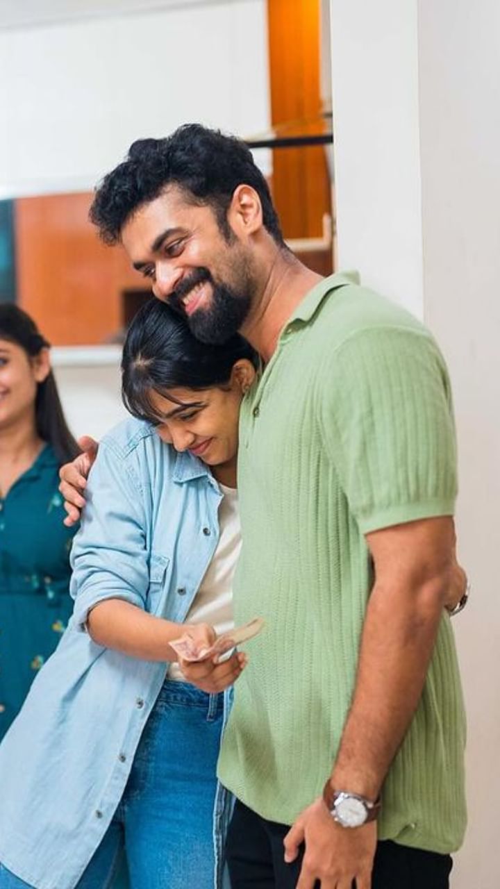 ಮಮಿತಾ ಬೈಜು ಹಾಗೂ ನೆಲ್ಸನ್ ಈ ಸಿನಿಮಾದಲ್ಲಿ ಮುಖ್ಯಭೂಮಿಕೆಯಲ್ಲಿ ಕಾಣಿಸಿಕೊಂಡಿದ್ದಾರೆ.