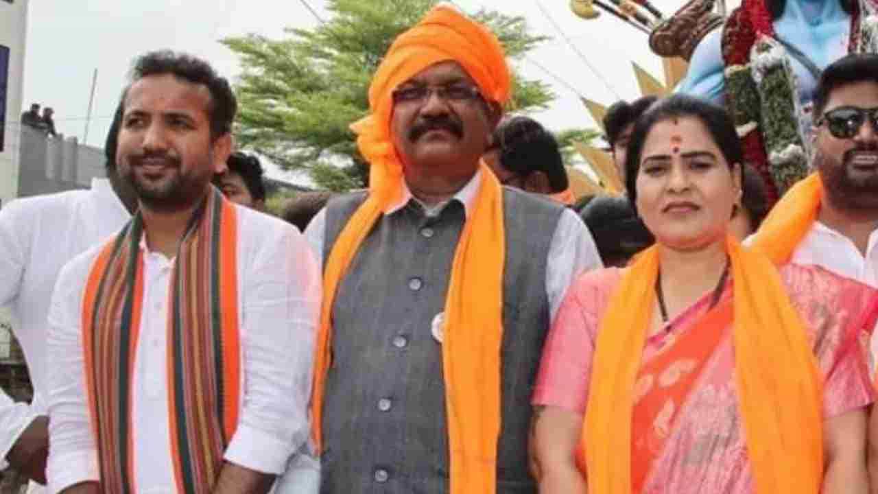 Umesh Jadhav: ನಿನ್ನೆ ಆರ್​ಡಿ ಪಾಟೀಲ್​, ಇಂದು ದಿವ್ಯಾ ಹಾಗರಗಿ ಜೊತೆ ಫೋಟೋಗೆ ಪೋಸ್ ಕೊಟ್ಟ ಉಮೇಶ್ ಜಾಧವ್