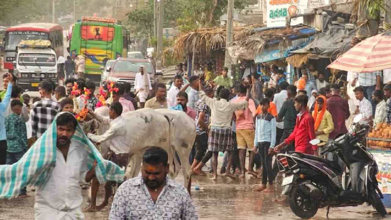 ಯುಗಾದಿ ದಿನವೇ ಕರ್ನಾಟಕದ ವಿವಿದೆಡೆ ತಂಪೆರೆದ ಮಳೆರಾಯ, ಬಿಸಿಲಿನಿಂದ ತತ್ತರಿಸಿದ್ದ ಜನ ಫುಲ್ ಖುಷ್ ಯುಗಾದಿ ದಿನವೇ ಕರ್ನಾಟಕದ ವಿವಿದೆಡೆ ತಂಪೆರೆದ ಮಳೆರಾಯ, ಬಿಸಿಲಿನಿಂದ ತತ್ತರಿಸಿದ್ದ ಜನ ಫುಲ್ ಖುಷ್
