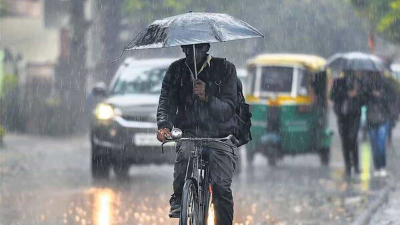 Karnataka Weather: ಕರ್ನಾಟಕದ ಬಹುತೇಕ ಜಿಲ್ಲೆಗಳಲ್ಲಿ ಇಂದಿನಿಂದ ಏಪ್ರಿಲ್ 17ರವರೆಗೆ ಮಳೆ ಸಾಧ್ಯತೆ Karnataka Weather: ಕರ್ನಾಟಕದ ಬಹುತೇಕ ಜಿಲ್ಲೆಗಳಲ್ಲಿ ಇಂದಿನಿಂದ ಏಪ್ರಿಲ್ 17ರವರೆಗೆ ಮಳೆ ಸಾಧ್ಯತೆ