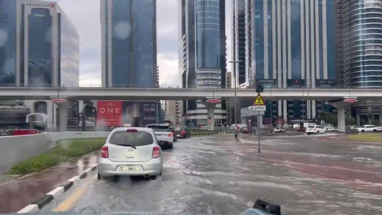 Dubai Rain: ದುಬೈನಲ್ಲಿ ಭಾರಿ ಮಳೆ, ವಿಮಾನಗಳ ಹಾರಾಟ ಸ್ಥಗಿತ, ಒಮಾನ್​ನಲ್ಲಿ 18 ಮಂದಿ ಸಾವು