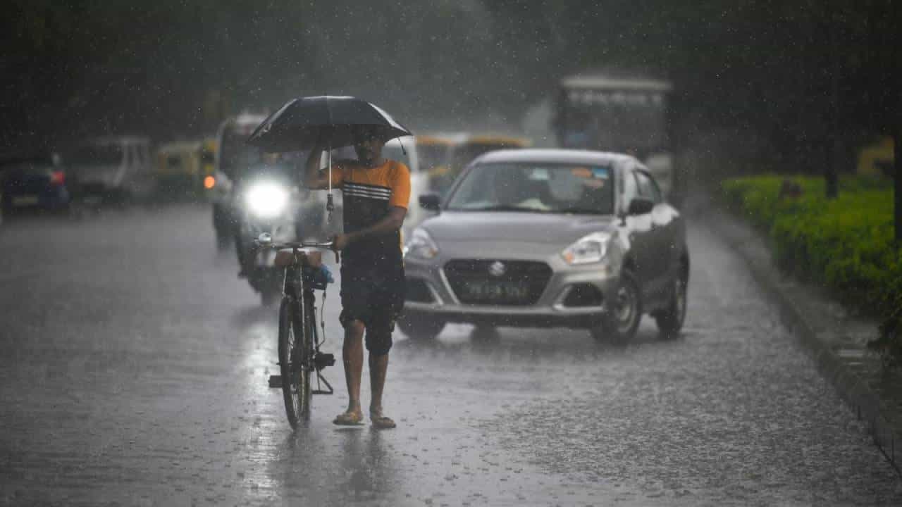 Karnataka Rain: ಶಿವಮೊಗ್ಗ, ಚಿಕ್ಕಮಗಳೂರಿನಲ್ಲಿ ಇಂದು ಭಾರಿ ಮಳೆಯ ನಿರೀಕ್ಷೆ, ಯೆಲ್ಲೋ ಅಲರ್ಟ್​ ಘೋಷಣೆ
