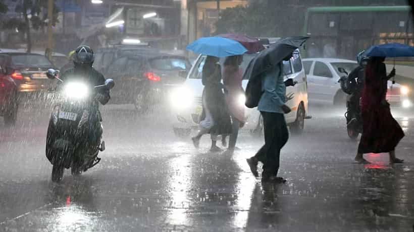 Karnataka Rain: ಬೆಂಗಳೂರು ಸೇರಿ ಕರ್ನಾಟಕದ ಬಹುತೇಕ ಜಿಲ್ಲೆಗಳಲ್ಲಿ ಇಂದು ಭಾರಿ ಮಳೆ, ಆರೆಂಜ್, ಯೆಲ್ಲೋ ಅಲರ್ಟ್ ಘೋಷಣೆ