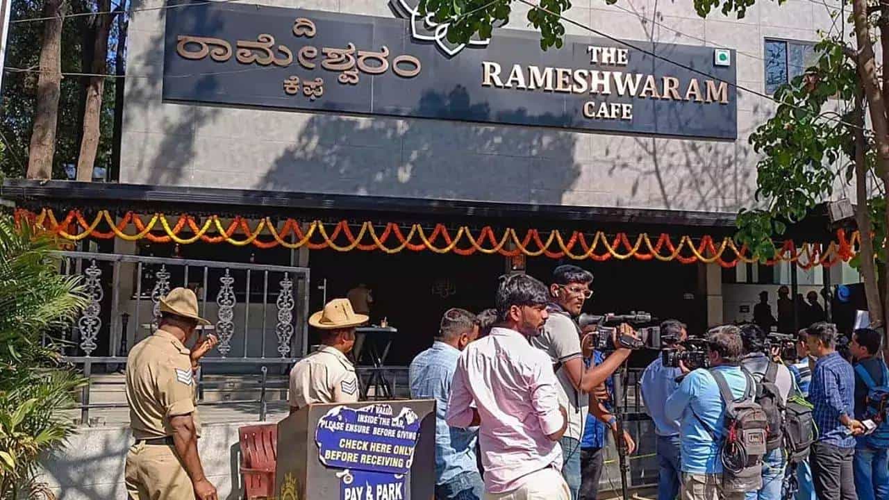 ರಾಮೇಶ್ವರಂ ಕೆಫೆ ಬಾಂಬ್ ಸ್ಫೋಟ ಪ್ರಕರಣದಲ್ಲಿ ಶಂಕಿತ ಉಗ್ರ ಮಾಜ್ ಮುನೀರ್ ಕೈವಾಡ ದೃಢ ರಾಮೇಶ್ವರಂ ಕೆಫೆ ಬಾಂಬ್ ಸ್ಫೋಟ ಪ್ರಕರಣದಲ್ಲಿ ಶಂಕಿತ ಉಗ್ರ ಮಾಜ್ ಮುನೀರ್ ಕೈವಾಡ ದೃಢ