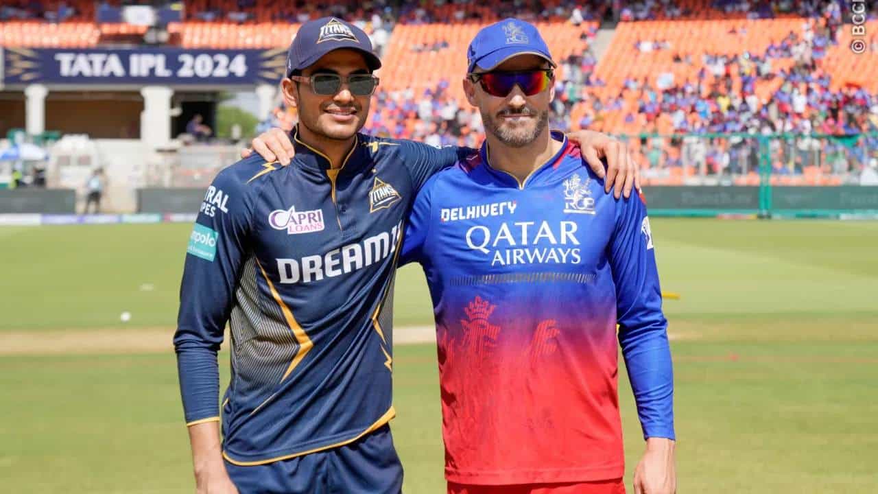 ಇಂಡಿಯನ್ ಪ್ರೀಮಿಯರ್ ಲೀಗ್ನ (IPL 2024) 45ನೇ ಪಂದ್ಯದಲ್ಲಿ ರಾಯಲ್ ಚಾಲೆಂಜರ್ಸ್ ಬೆಂಗಳೂರು (RCB) ತಂಡ ಭರ್ಜರಿ ಜಯ ಸಾಧಿಸಿದೆ. ಅಹಮದಾಬಾದ್ನಲ್ಲಿ ನಡೆದ ಗುಜರಾತ್ ಟೈಟಾನ್ಸ್ ವಿರುದ್ಧದ ಈ ಪಂದ್ಯದಲ್ಲಿ ಟಾಸ್ ಗೆದ್ದ ಫಾಫ್ ಡುಪ್ಲೆಸಿಸ್ ಬೌಲಿಂಗ್ ಆಯ್ದುಕೊಂಡಿದ್ದರು.