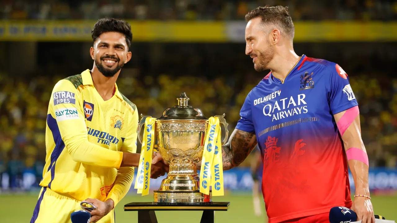 RCB vs CSK: ಮೇ 18 ರಂದು ನಡೆಯಲಿರುವ ತನ್ನ ಕೊನೆಯ ಪಂದ್ಯದಲ್ಲಿ ರಾಯಲ್ ಚಾಲೆಂಜರ್ಸ್ ಬೆಂಗಳೂರು ತಂಡವು ಚೆನ್ನೈ ಸೂಪರ್ ಕಿಂಗ್ಸ್ ತಂಡವನ್ನು ಎದುರಿಸಲಿದೆ. ಈ ಪಂದ್ಯಕ್ಕೆ ಬೆಂಗಳೂರಿನ ಚಿನ್ನಸ್ವಾಮಿ ಸ್ಟೇಡಿಯಂ ಆತಿಥ್ಯವಹಿಸಲಿದೆ.