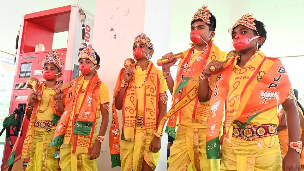 Is it not wrong if school children dressed in uniform perform during national festivals attended by Prime Minister, CM, dignitaries says Chennai High Court