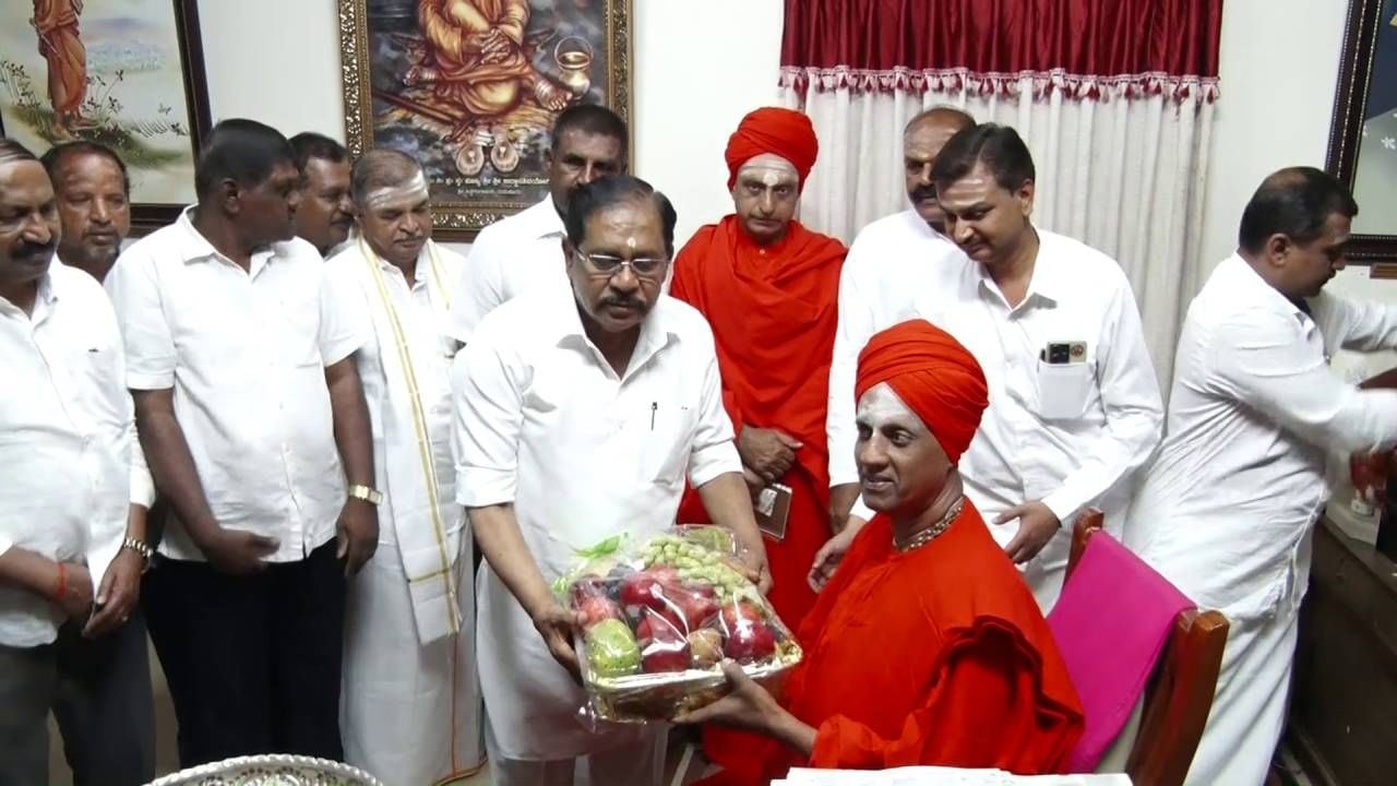 Tumakuru Siddaganga Shree Shivakumara Swamiji 117th birthday: V Somanna, Parameshwar, CN Manjunath visit siddaganga mutt