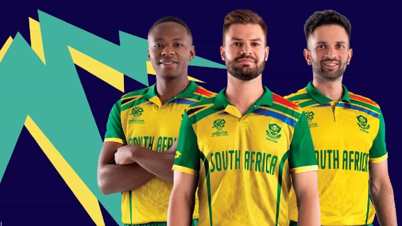 T20I World Cup 2024: ಈ ಬಾರಿಯ ಟಿ20 ವಿಶ್ವಕಪ್ಗಾಗಿ ಸೌತ್ ಆಫ್ರಿಕಾ ತಂಡವನ್ನು ಪ್ರಕಟಿಸಲಾಗಿದೆ. 15 ಸದಸ್ಯರ ಈ ತಂಡವನ್ನು ಐಡೆನ್ ಮಾರ್ಕ್ರಾಮ್ ಮುನ್ನಡೆಸಲಿದ್ದಾರೆ. ಈ ಹದಿನೈದು ಸದಸ್ಯರ ಬಳಗದಲ್ಲಿ ಯುವ ವಿಕೆಟ್ ಕೀಪರ್ ಬ್ಯಾಟರ್ ರಿಯಾನ್ ರಿಕೆಲ್ಟನ್ಗೆ ಸ್ಥಾನ ಲಭಿಸಿರುವುದು ವಿಶೇಷ.