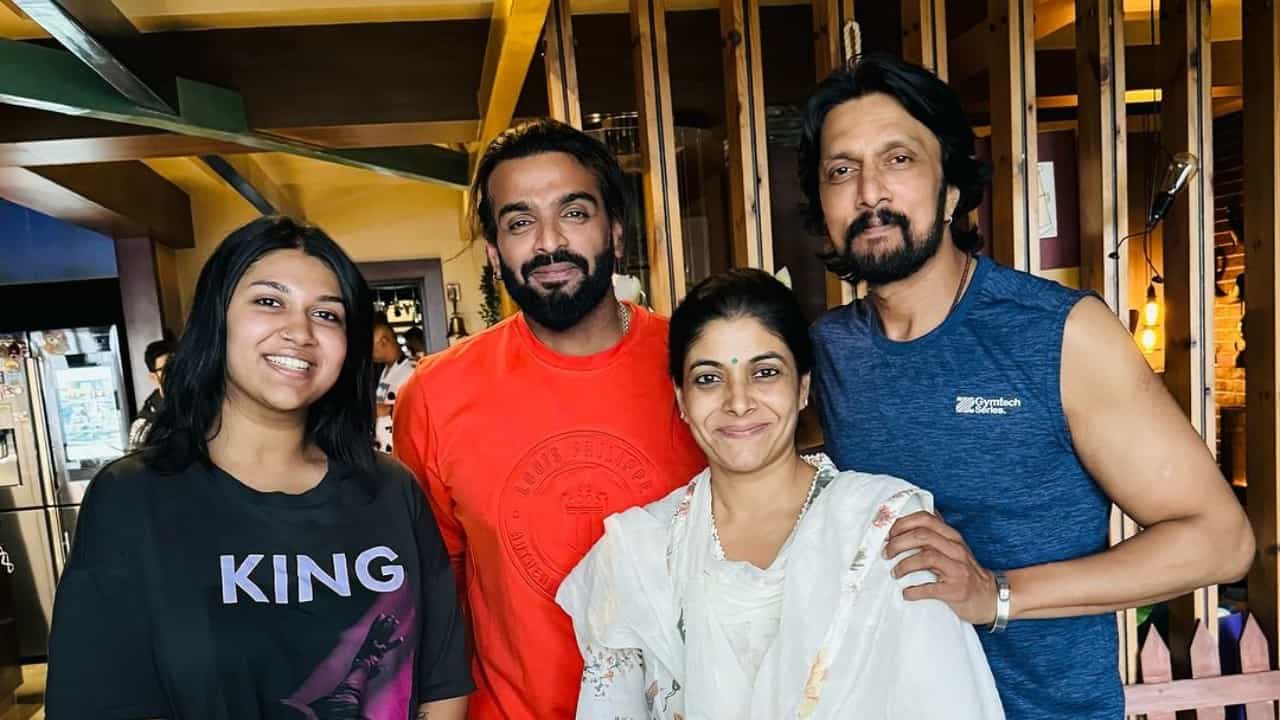 ಕಿಚ್ಚ ಸುದೀಪ್ ಕುಟುಂಬದ ಜೊತೆ ಊಟ ಸವಿದ ಬಿಗ್ ಬಾಸ್ ವಿನಯ್; ‘ನೀವೆ ಲಕ್ಕಿ’ ಎಂದ ಫ್ಯಾನ್ಸ್ ಕಿಚ್ಚ ಸುದೀಪ್ ಕುಟುಂಬದ ಜೊತೆ ಊಟ ಸವಿದ ಬಿಗ್ ಬಾಸ್ ವಿನಯ್; ‘ನೀವೆ ಲಕ್ಕಿ’ ಎಂದ ಫ್ಯಾನ್ಸ್
