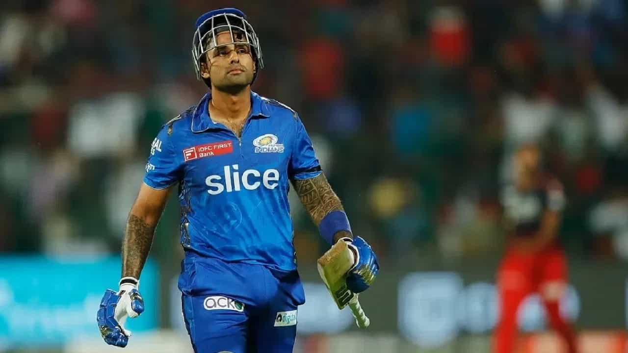 ಇಂಡಿಯನ್ ಪ್ರೀಮಿಯರ್ ಲೀಗ್ (IPL 2024) ಶುರುವಾಗಿ 2 ವಾರಗಳಾಗುತ್ತಾ ಬರುತ್ತಿದೆ. ಇದಾಗ್ಯೂ ಮುಂಬೈ ಇಂಡಿಯನ್ಸ್ ತಂಡದ ಸ್ಟಾರ್ ಆಟಗಾರ ಸೂರ್ಯಕುಮಾರ್ ಯಾದವ್ (Suryakumar Yadav) ಇನ್ನೂ ಸಹ ತಂಡವನ್ನು ಸೇರಿಕೊಂಡಿಲ್ಲ. ಇದಕ್ಕೆ ಮುಖ್ಯ ಕಾರಣ ಫಿಟ್ನೆಸ್ ಸಮಸ್ಯೆ.