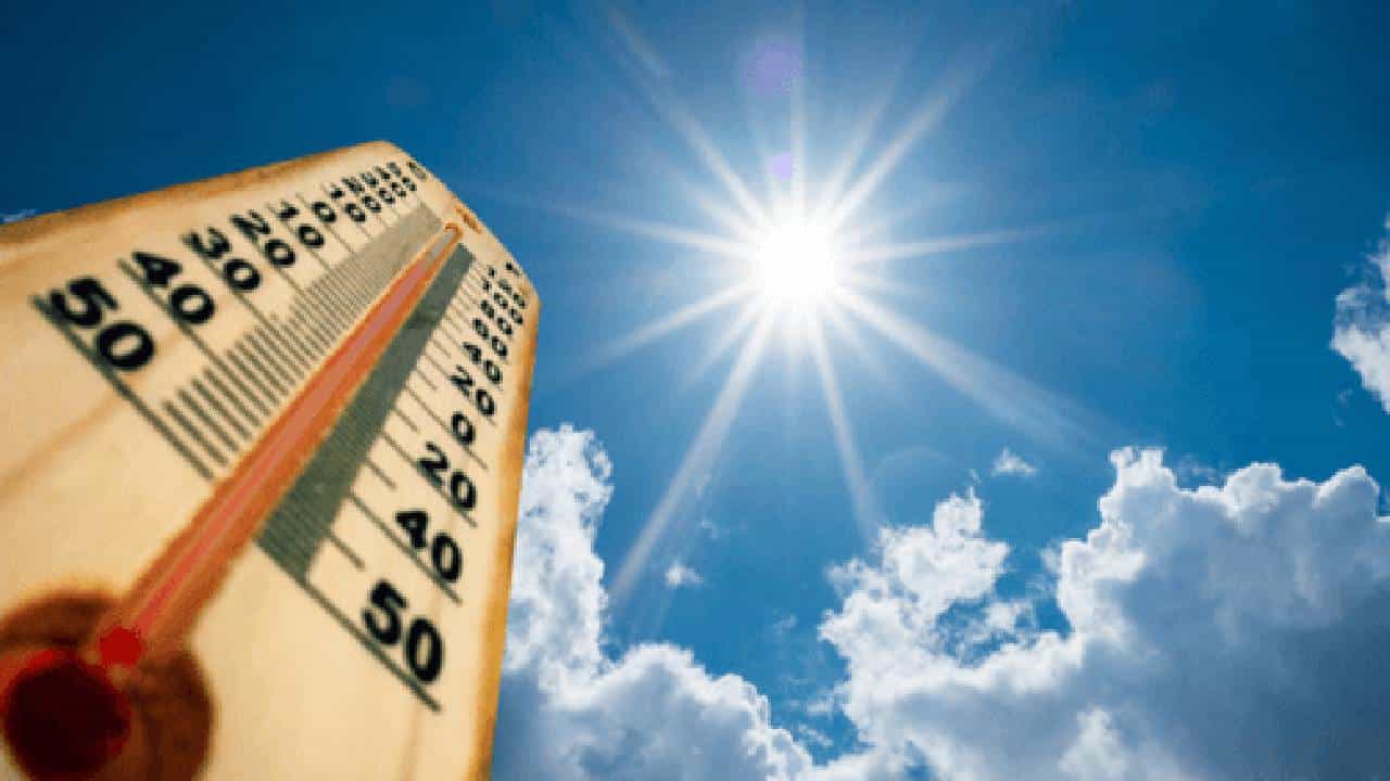 Karnataka Weather Update: ಏಪ್ರಿಲ್- ಜೂನ್ ತನಕ ರಾಜ್ಯದ ಹಲವೆಡೆ ತಾಪಮಾನ ಏರಿಕೆ, 2 ರಿಂದ 8 ದಿನ ಉಷ್ಣ ಅಲೆ ಬೀಸುವ ಸಂಭವ Karnataka Weather Update: ಏಪ್ರಿಲ್- ಜೂನ್ ತನಕ ರಾಜ್ಯದ ಹಲವೆಡೆ ತಾಪಮಾನ ಏರಿಕೆ, 2 ರಿಂದ 8 ದಿನ ಉಷ್ಣ ಅಲೆ ಬೀಸುವ ಸಂಭವ
