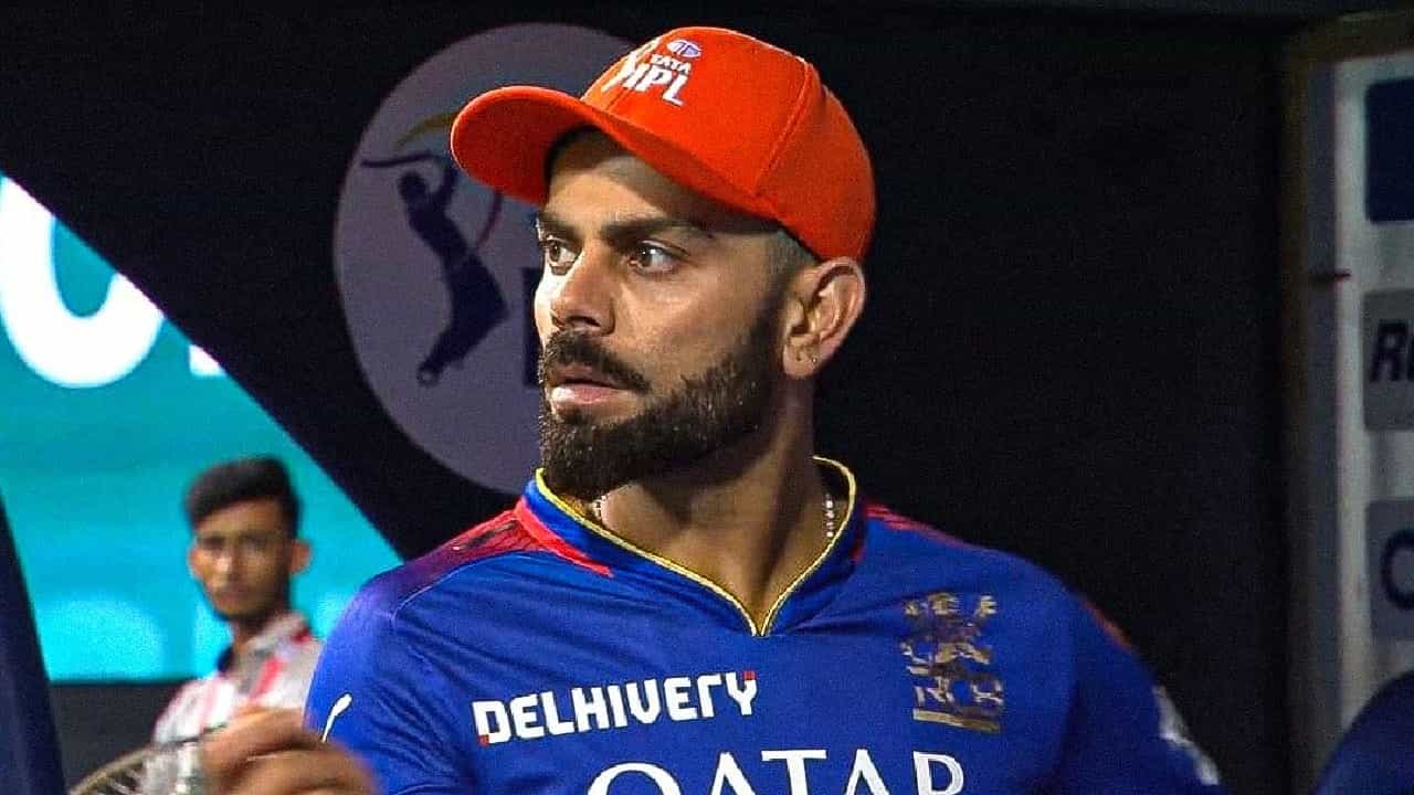 ಇಂಡಿಯನ್ ಪ್ರೀಮಿಯರ್ ಲೀಗ್ನ (IPL 2024) 38 ಪಂದ್ಯಗಳ ಮುಕ್ತಾಯದ ವೇಳೆಗೆ ಅತ್ಯಧಿಕ ರನ್ ಕಲೆಹಾಕಿದ ಬ್ಯಾಟರ್ಗಳ ಪಟ್ಟಿಯಲ್ಲಿ ವಿರಾಟ್ ಕೊಹ್ಲಿ (Virat Kohli) ಅಗ್ರಸ್ಥಾನದಲ್ಲಿದ್ದಾರೆ. ನಂತರದ ಸ್ಥಾನಗಳಲ್ಲಿ ಟ್ರಾವಿಸ್ ಹೆಡ್ ಹಾಗೂ ರಿಯಾನ್ ಪರಾಗ್ ಇದ್ದು, ಈ ಇಬ್ಬರು ಆಟಗಾರರು ಕೂಡ ಕಿಂಗ್ ಕೊಹ್ಲಿಗೆ ಕಠಿಣ ಪೈಪೋಟಿ ಒಡ್ಡುವ ನಿರೀಕ್ಷೆಯಿದೆ. ಅದರಂತೆ ಆರೆಂಜ್-ಪರ್ಪಲ್ ಕ್ಯಾಪ್ ರೇಸ್ನಲ್ಲಿರುವ ಟಾಪ್-3 ಆಟಗಾರರ ಪಟ್ಟಿ ಇಲ್ಲಿದೆ...