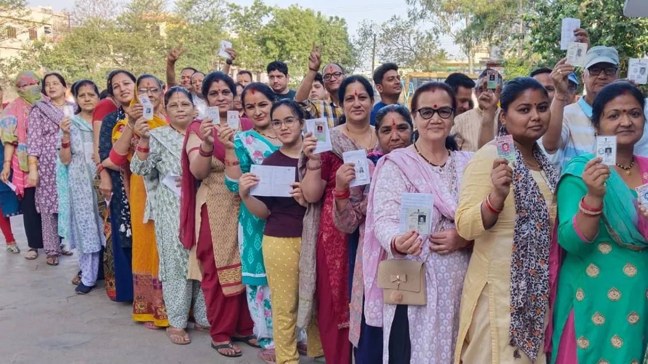 Lok Sabha Election 2024: ಕೈಕೊಟ್ಟ ಮತಗಟ್ಟೆ ಸಿಬ್ಬಂದಿ ಆರೋಗ್ಯ, ಕೆಲವೆಡೆ ಕೆಟ್ಟು ಹೋದ ಇವಿಎಂ ಇಲ್ಲಿದೆ ಮತದಾನದ ಸ್ಥಿತಿಗತಿ Lok Sabha Election 2024: ಕೈಕೊಟ್ಟ ಮತಗಟ್ಟೆ ಸಿಬ್ಬಂದಿ ಆರೋಗ್ಯ, ಕೆಲವೆಡೆ ಕೆಟ್ಟು ಹೋದ ಇವಿಎಂ ಇಲ್ಲಿದೆ ಮತದಾನದ ಸ್ಥಿತಿಗತಿ