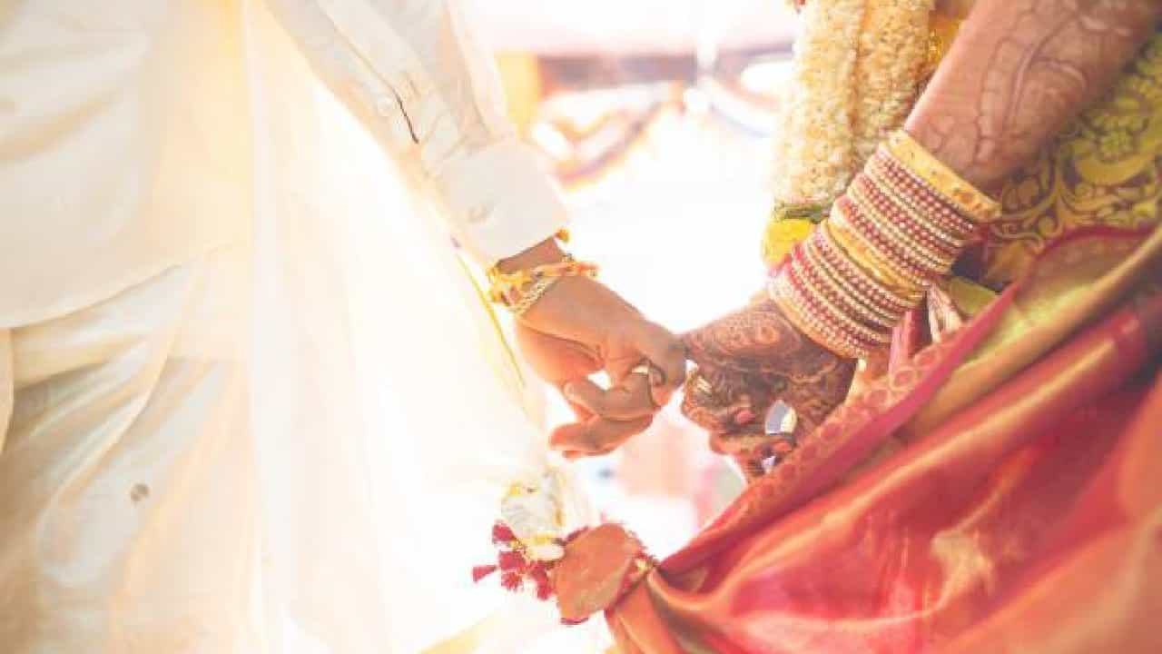 ನಿಮ್ಮ ವೈವಾಹಿಕ ಜೀವನದಲ್ಲಿ ಖುಷಿಯಾಗಿಲ್ಲವೇ?; ಇಲ್ಲಿವೆ 5 ಕಾರಣಗಳು ನಿಮ್ಮ ವೈವಾಹಿಕ ಜೀವನದಲ್ಲಿ ಖುಷಿಯಾಗಿಲ್ಲವೇ?; ಇಲ್ಲಿವೆ 5 ಕಾರಣಗಳು