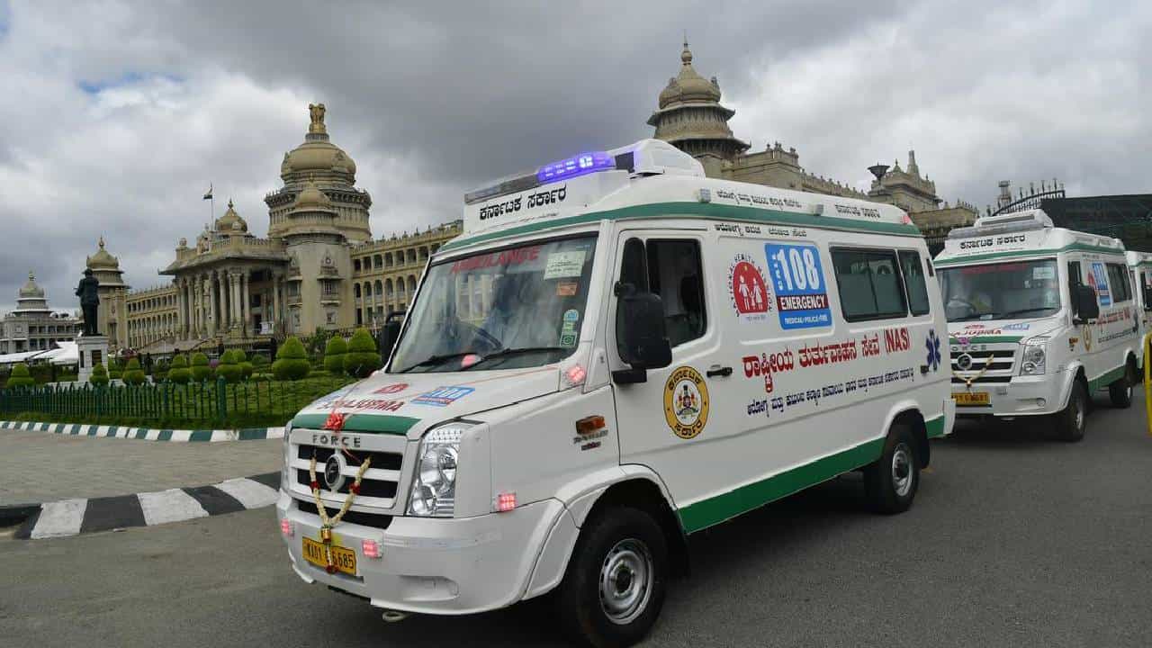 ಇಂದಿನಿಂದ ಆಂಬ್ಯುಲೆನ್ಸ್ ಸೇವೆ ಬಂದ್? ರಾಜ್ಯ ಸರ್ಕಾರಕ್ಕೆ ಕಿವಿ ಹಿಂಡಿದ ಕುಮಾರಸ್ವಾಮಿ ಇಂದಿನಿಂದ ಆಂಬ್ಯುಲೆನ್ಸ್ ಸೇವೆ ಬಂದ್? ರಾಜ್ಯ ಸರ್ಕಾರಕ್ಕೆ ಕಿವಿ ಹಿಂಡಿದ ಕುಮಾರಸ್ವಾಮಿ