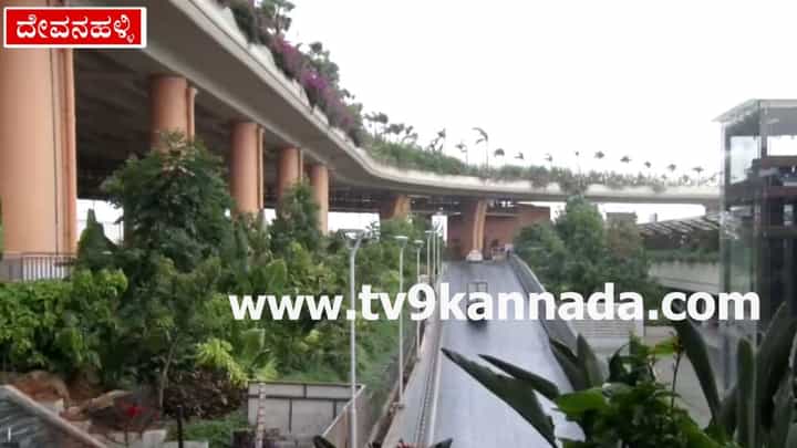 ಸುಡು ಸುಡು ಬಿಸಿಲಲ್ಲಿ ಬೇಯುತ್ತಿದ್ದ ದೇವನಹಳ್ಳಿ ತಂಪೆರದ ಮಳೆರಾಯ ಸುಡು ಸುಡು ಬಿಸಿಲಲ್ಲಿ ಬೇಯುತ್ತಿದ್ದ ದೇವನಹಳ್ಳಿ ತಂಪೆರದ ಮಳೆರಾಯ