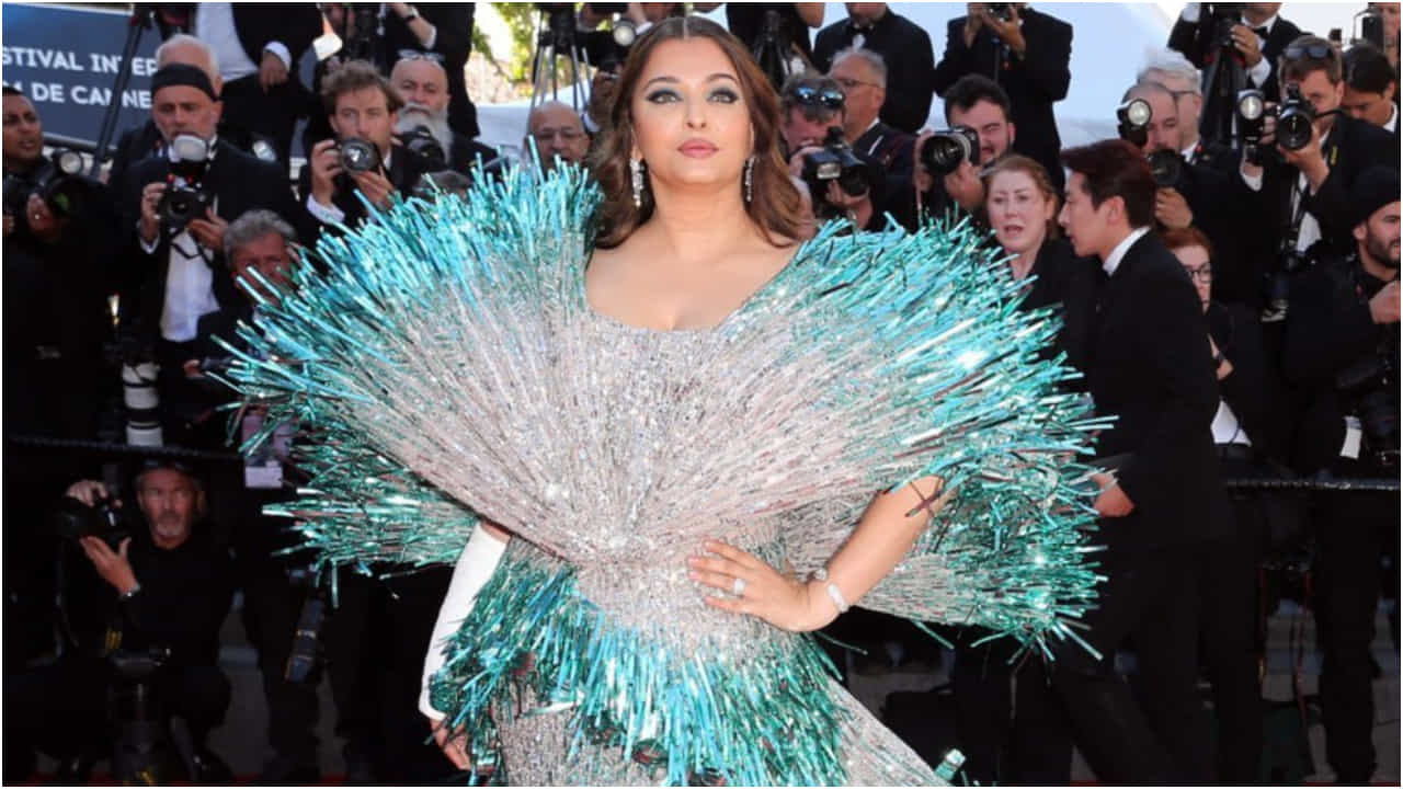 Cannes 2024: 2ನೇ ದಿನವೂ ಕಾನ್ ಚಿತ್ರೋತ್ಸವದಲ್ಲಿ ಐಶ್ವರ್ಯಾ ರೈ ಬಚ್ಚನ್ ಮಿಂಚಿಂಗ್ Cannes 2024: 2ನೇ ದಿನವೂ ಕಾನ್ ಚಿತ್ರೋತ್ಸವದಲ್ಲಿ ಐಶ್ವರ್ಯಾ ರೈ ಬಚ್ಚನ್ ಮಿಂಚಿಂಗ್