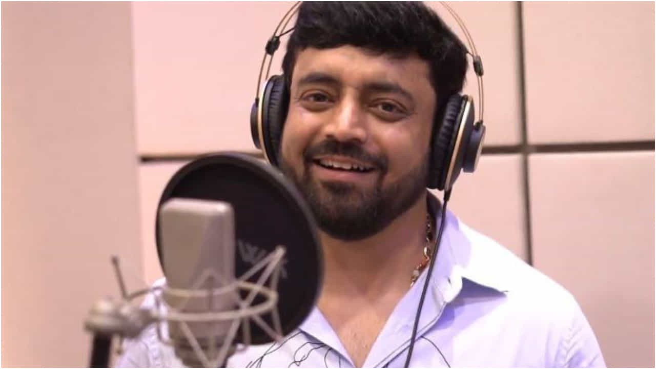 ‘ಶೆಫ್ ಚಿದಂಬರ’ ಸಿನಿಮಾದ ಮೊದಲ ಹಾಡಿಗಾಗಿ ಮೈಕ್ ಹಿಡಿದ ಅನಿರುದ್ಧ್ ‘ಶೆಫ್ ಚಿದಂಬರ’ ಸಿನಿಮಾದ ಮೊದಲ ಹಾಡಿಗಾಗಿ ಮೈಕ್ ಹಿಡಿದ ಅನಿರುದ್ಧ್