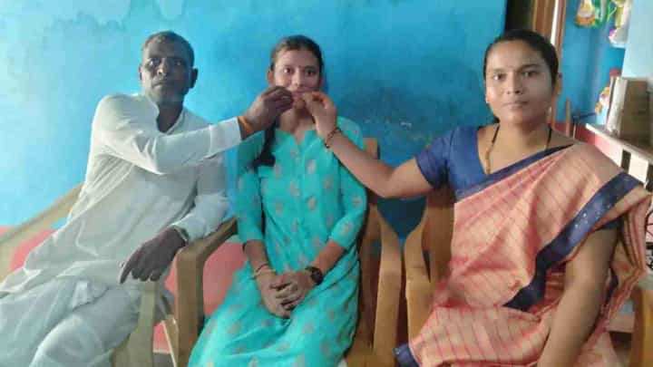 ರಾಜ್ಯಕ್ಕೆ ಪ್ರಥಮ ಸ್ಥಾನ ಬಂದಿರುವುದು ಖುಷಿಯಾಗುತ್ತಿದೆ: ಟಾಪರ್ ಅಂಕಿತಾ EXCLUSIVE ಮಾತು ರಾಜ್ಯಕ್ಕೆ ಪ್ರಥಮ ಸ್ಥಾನ ಬಂದಿರುವುದು ಖುಷಿಯಾಗುತ್ತಿದೆ: ಟಾಪರ್ ಅಂಕಿತಾ EXCLUSIVE ಮಾತು
