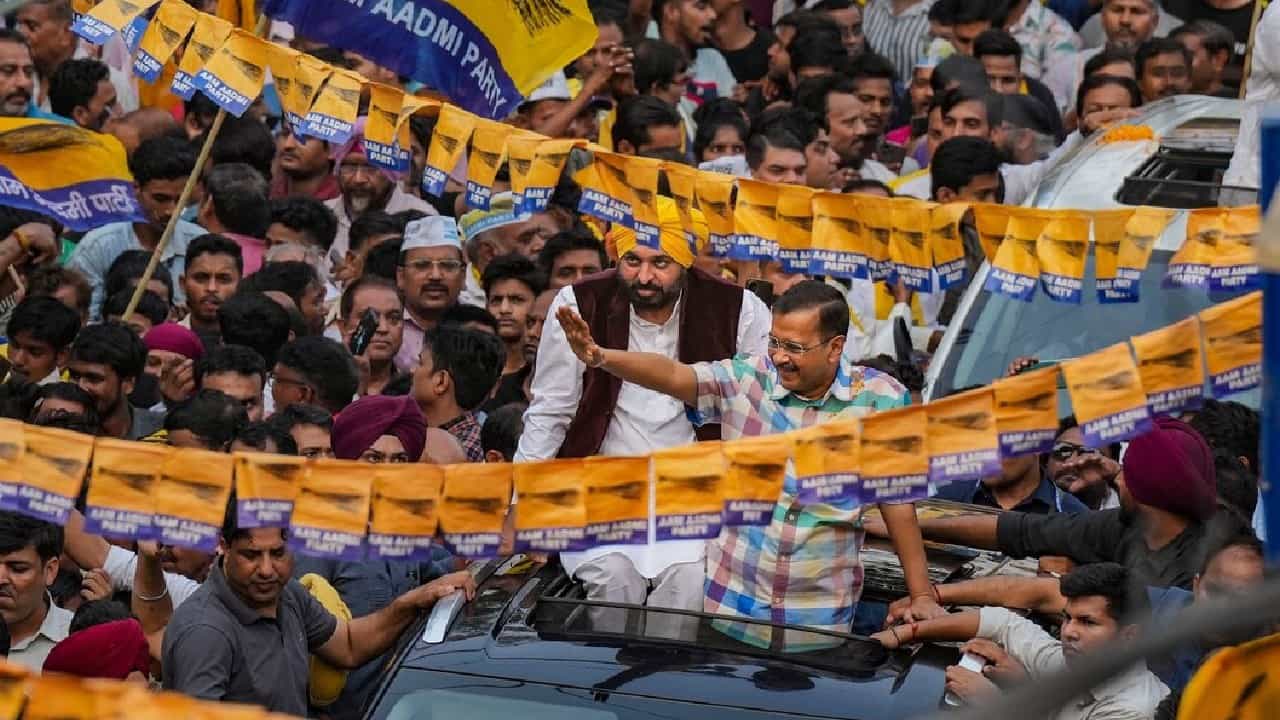 Arvind Kejriwal: ಆಮ್ ಆದ್ಮಿ ಪಕ್ಷವನ್ನು ಗೆಲ್ಲಿಸಿದರೆ ನಾನು ಮತ್ತೆ ಜೈಲಿಗೆ ಹೋಗಬೇಕಾಗಿಲ್ಲ; ಮತದಾರರಿಗೆ ಕೇಜ್ರಿವಾಲ್ ಮನವಿ Arvind Kejriwal: ಆಮ್ ಆದ್ಮಿ ಪಕ್ಷವನ್ನು ಗೆಲ್ಲಿಸಿದರೆ ನಾನು ಮತ್ತೆ ಜೈಲಿಗೆ ಹೋಗಬೇಕಾಗಿಲ್ಲ; ಮತದಾರರಿಗೆ ಕೇಜ್ರಿವಾಲ್ ಮನವಿ