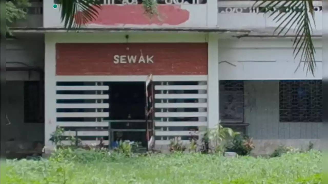 ರಾಮಕೃಷ್ಣ ಆಶ್ರಮದ ಮೇಲೆ ದುಷ್ಕರ್ಮಿಗಳಿಂದ ದಾಳಿ, ಸನ್ಯಾಸಿಗಳಿಗೆ ಬಂದೂಕು ತೋರಿಸಿ ಬೆದರಿಕೆ ರಾಮಕೃಷ್ಣ ಆಶ್ರಮದ ಮೇಲೆ ದುಷ್ಕರ್ಮಿಗಳಿಂದ ದಾಳಿ, ಸನ್ಯಾಸಿಗಳಿಗೆ ಬಂದೂಕು ತೋರಿಸಿ ಬೆದರಿಕೆ