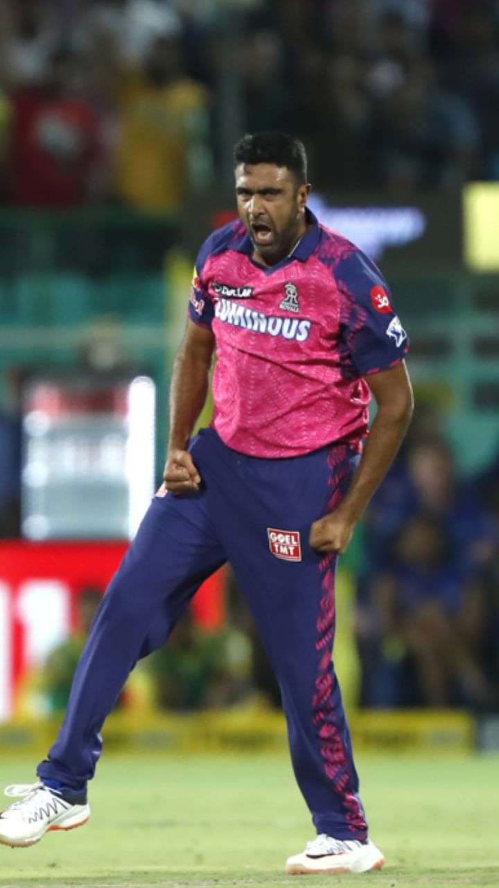 ಇದರೊಂದಿಗೆ ಅಶ್ವಿನ್ ಐಪಿಎಲ್‌ನಲ್ಲಿ ಯಾವುದೇ ಒಂದು ಸ್ಥಳದಲ್ಲಿ 50 ಅಥವಾ ಅದಕ್ಕಿಂತ ಹೆಚ್ಚು ವಿಕೆಟ್ ಪಡೆದ ಸಾಧನೆ ಮಾಡಿದರು.