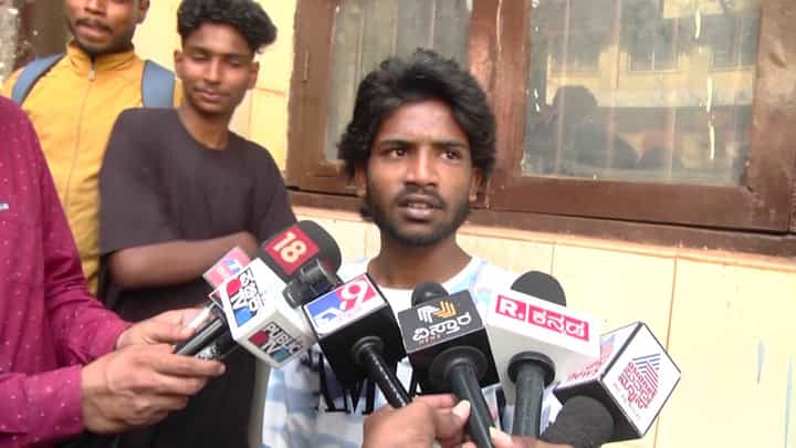 ಬೆಳಗಾವಿ: ಕಚ್ಚಿದ ಹಾವನ್ನೇ ಹಿಡಿದುಕೊಂಡು ಚಿಕಿತ್ಸೆಗಾಗಿ ಆಸ್ಪತ್ರೆಗೆ ಬಂದ ಯುವಕ! ಬೆಳಗಾವಿ: ಕಚ್ಚಿದ ಹಾವನ್ನೇ ಹಿಡಿದುಕೊಂಡು ಚಿಕಿತ್ಸೆಗಾಗಿ ಆಸ್ಪತ್ರೆಗೆ ಬಂದ ಯುವಕ!