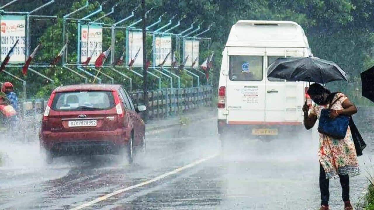 Rain Alert: ಬೆಂಗಳೂರು ಸೇರಿದಂತೆ ರಾಜ್ಯದ ಹಲವೆಡೆ ಭಾರೀ ಮಳೆಯ ಮುನ್ಸೂಚನೆ Rain Alert: ಬೆಂಗಳೂರು ಸೇರಿದಂತೆ ರಾಜ್ಯದ ಹಲವೆಡೆ ಭಾರೀ ಮಳೆಯ ಮುನ್ಸೂಚನೆ
