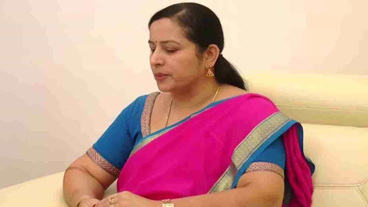 ಭವಾನಿ ರೇವಣ್ಣಗೆ ಇಂದೂ ಸಿಗಲ್ಲಿಲ್ಲ ಜಾಮೀನು: ವಿಡಿಯೋ ಹಂಚಿದವರು SIT ಕಸ್ಟಡಿಗೆ ಭವಾನಿ ರೇವಣ್ಣಗೆ ಇಂದೂ ಸಿಗಲ್ಲಿಲ್ಲ ಜಾಮೀನು: ವಿಡಿಯೋ ಹಂಚಿದವರು SIT ಕಸ್ಟಡಿಗೆ