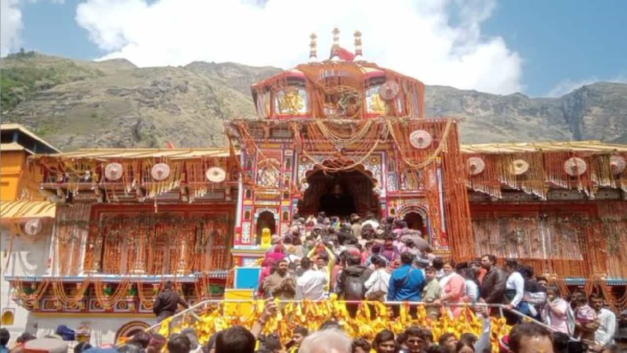 Char Dham Yatra: ಚಾರ್ ಧಾಮ ಯಾತ್ರೆಯಲ್ಲಿ 15 ದಿನದಲ್ಲಿ 50ಕ್ಕೂ ಹೆಚ್ಚು ಯಾತ್ರಾರ್ಥಿಗಳು ಸಾವು Char Dham Yatra: ಚಾರ್ ಧಾಮ ಯಾತ್ರೆಯಲ್ಲಿ 15 ದಿನದಲ್ಲಿ 50ಕ್ಕೂ ಹೆಚ್ಚು ಯಾತ್ರಾರ್ಥಿಗಳು ಸಾವು
