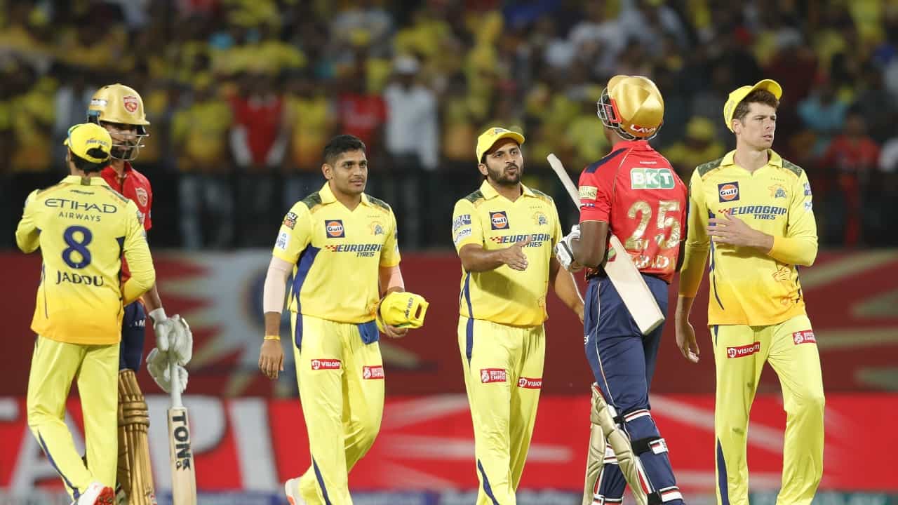 ನಿನ್ನೆ ನಡೆದ ಐಪಿಎಲ್ 53 ನೇ ಪಂದ್ಯದಲ್ಲಿ ಪಂಜಾಬ್ ಕಿಂಗ್ಸ್ ತಂಡವನ್ನು 28 ರನ್ಗಳಿಂದ ಮಣಿಸಿದ ಚೆನ್ನೈ ಸೂಪರ್ ಕಿಂಗ್ಸ್ ತಂಡ ಪಾಯಿಂಟ್ ಪಟ್ಟಿಯಲ್ಲಿ ಮೂರನೇ ಸ್ಥಾನಕ್ಕೇರಿದೆ. ಗೆಲುವಿಗೆ 167 ರನ್ಗಳ ಸಾಧಾರಣ ಗುರಿ ಪಡೆದ ಹೊರತಾಗಿಯೂ ಪಂಜಾಬ್ಗೆ ಗೆಲುವು ದಕ್ಕಿಸಿಕೊಳ್ಳಲು ಸಾಧ್ಯವಾಗಲಿಲ್ಲ.