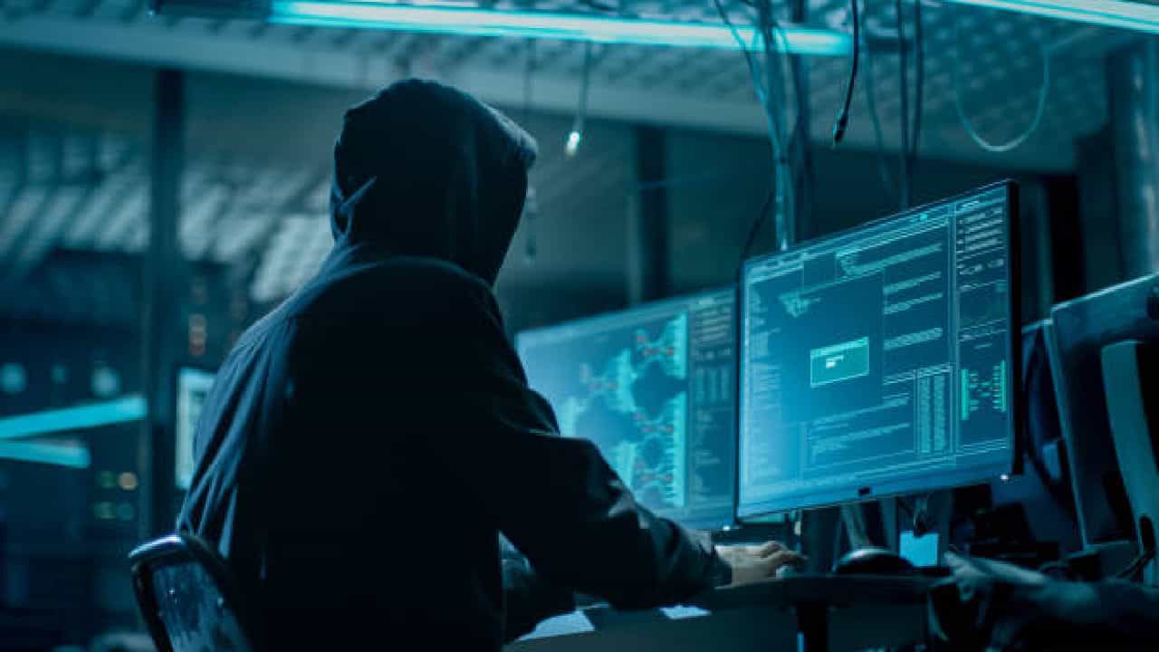 Cyber Crime: ಸೈಬರ್ ಕ್ರಿಮಿನಲ್, ನಕಲಿ ಫೋನ್ ಕಾಲ್ ಬಗ್ಗೆ ಎಚ್ಚರ!; ಸರ್ಕಾರ ಸೂಚನೆ Cyber Crime: ಸೈಬರ್ ಕ್ರಿಮಿನಲ್, ನಕಲಿ ಫೋನ್ ಕಾಲ್ ಬಗ್ಗೆ ಎಚ್ಚರ!; ಸರ್ಕಾರ ಸೂಚನೆ
