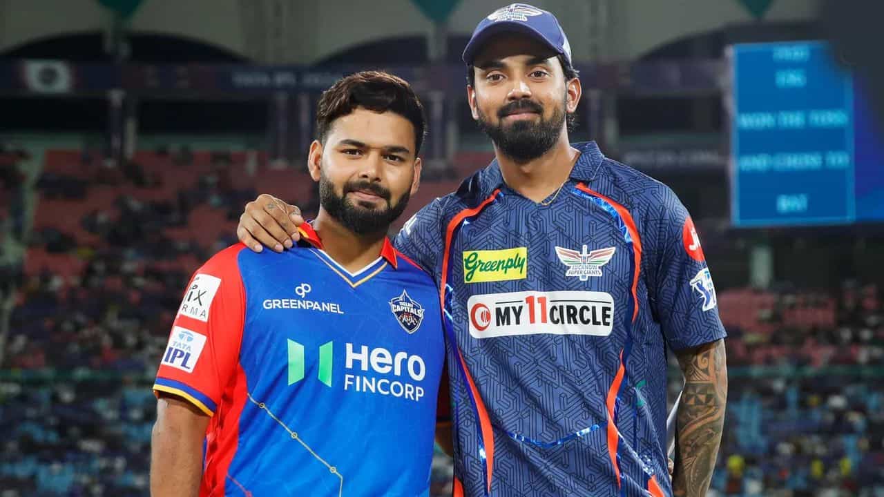 ಐಪಿಎಲ್ನ (IPL 2024) 64ನೇ ಪಂದ್ಯದಲ್ಲಿ ಡೆಲ್ಲಿ ಕ್ಯಾಪಿಟಲ್ಸ್ ಮತ್ತು ಲಕ್ನೋ ಸೂಪರ್ ಜೈಂಟ್ಸ್ ತಂಡಗಳು ಮುಖಾಮುಖಿಯಾಗಲಿದೆ. ದೆಹಲಿಯ ಅರುಣ್ ಜೇಟ್ಲಿ ಮೈದಾನದಲ್ಲಿ ನಡೆಯಲಿರುವ ಈ ಪಂದ್ಯವು ಉಭಯ ತಂಡಗಳ ಪಾಲಿಗೆ ನಿರ್ಣಾಯಕ. ಏಕೆಂದರೆ ಎರಡೂ ತಂಡಗಳು ಪ್ಲೇಆಫ್ ರೇಸ್ನಲ್ಲಿದೆ. ಹೀಗಾಗಿ ಉಭಯ ತಂಡಗಳ ಪಾಲಿಗೆ ಇದು ಮಾಡು ಇಲ್ಲವೇ ಮಡಿ ಪಂದ್ಯ.
