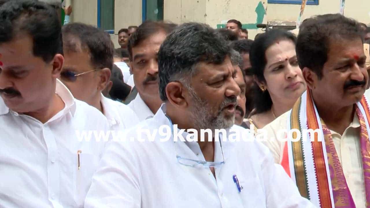 ‘ಚುನಾವಣೆ ಆಗ್ಲೀ, ಸರ್ಕಾರ ಪತನವಾಗುತ್ತೆ’- ಶಿಂಧೆ ಹೇಳಿಕೆ ಬೆನ್ನಲ್ಲೇ ಡಿಕೆ ಶಿವಕುಮಾರ್ ಹೇಳಿಕೆ ‘ಚುನಾವಣೆ ಆಗ್ಲೀ, ಸರ್ಕಾರ ಪತನವಾಗುತ್ತೆ’- ಶಿಂಧೆ ಹೇಳಿಕೆ ಬೆನ್ನಲ್ಲೇ ಡಿಕೆ ಶಿವಕುಮಾರ್ ಹೇಳಿಕೆ