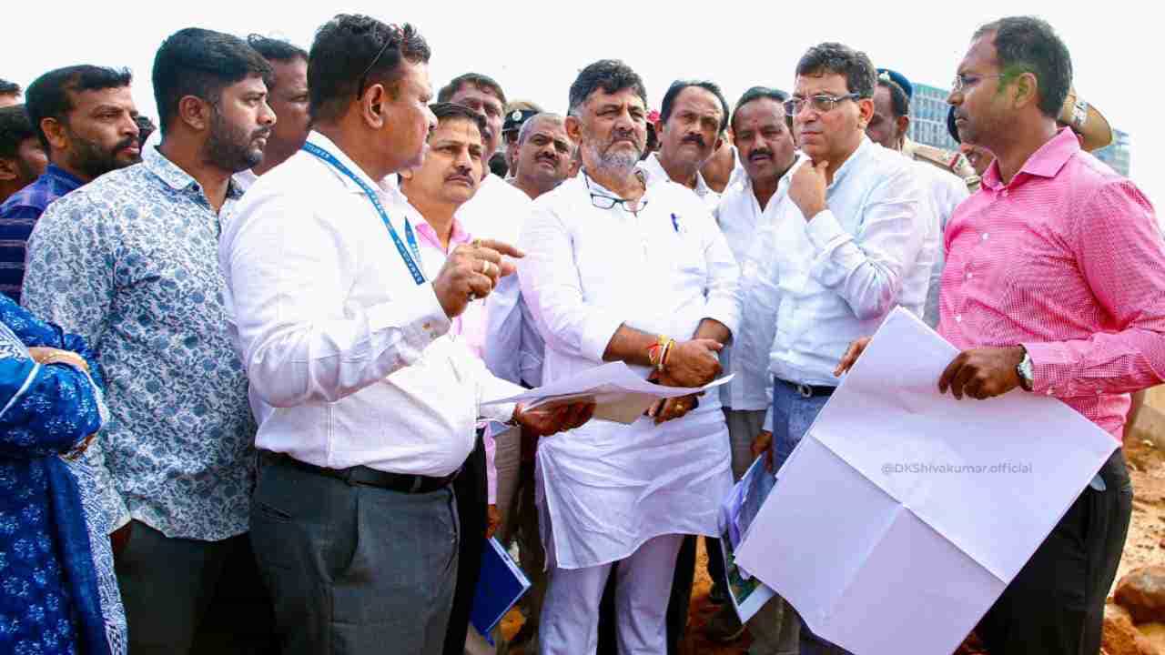 ಡಿಕೆ ಶಿವಕುಮಾರ್ ಸಿಟಿ ರೌಂಡ್ಸ್: ಬಿಲ್ಡರ್, ಒತ್ತುವರಿ ಮಾಡಿದವರಿಗೆ ಶಾಕ್ ಕೊಟ್ಟ ಡಿಸಿಎಂ ಡಿಕೆ ಶಿವಕುಮಾರ್ ಸಿಟಿ ರೌಂಡ್ಸ್: ಬಿಲ್ಡರ್, ಒತ್ತುವರಿ ಮಾಡಿದವರಿಗೆ ಶಾಕ್ ಕೊಟ್ಟ ಡಿಸಿಎಂ