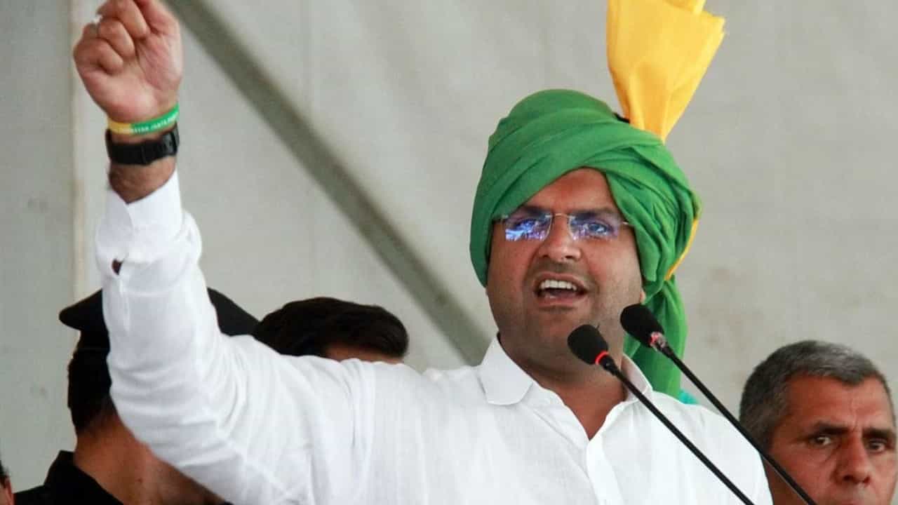 ಹರ್ಯಾಣ ರಾಜಕೀಯ ಬಿಕ್ಕಟ್ಟು: ವಿಶ್ವಾಸ ಮತ ಸಾಬೀತಿಗೆ ಆಗ್ರಹಿಸಿ ರಾಜ್ಯಪಾಲರಿಗೆ ಪತ್ರ ಬರೆದ ದುಷ್ಯಂತ್ ಚೌಟಾಲ ಹರ್ಯಾಣ ರಾಜಕೀಯ ಬಿಕ್ಕಟ್ಟು: ವಿಶ್ವಾಸ ಮತ ಸಾಬೀತಿಗೆ ಆಗ್ರಹಿಸಿ ರಾಜ್ಯಪಾಲರಿಗೆ ಪತ್ರ ಬರೆದ ದುಷ್ಯಂತ್ ಚೌಟಾಲ