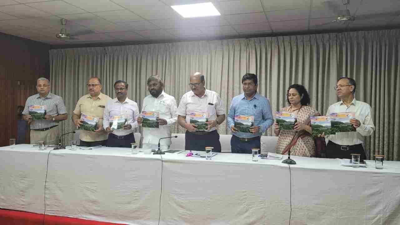 5 ಕೋಟಿ ಸಸಿಗಳಲ್ಲಿ ಬದುಕುಳಿದಿದ್ದೆಷ್ಟು? ಆಡಿಟ್ ವರದಿ ಸಲ್ಲಿಸಲು 3 ತಿಂಗಳ ಗಡುವು: ಈಶ್ವರ ಖಂಡ್ರೆ 5 ಕೋಟಿ ಸಸಿಗಳಲ್ಲಿ ಬದುಕುಳಿದಿದ್ದೆಷ್ಟು? ಆಡಿಟ್ ವರದಿ ಸಲ್ಲಿಸಲು 3 ತಿಂಗಳ ಗಡುವು: ಈಶ್ವರ ಖಂಡ್ರೆ