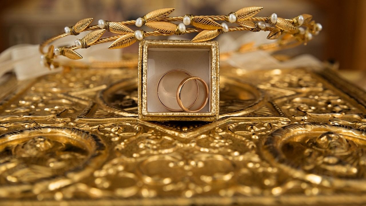 Gold Silver Price on 5th May: ಕಳೆದ 10 ದಿನದಲ್ಲಿ ಗ್ರಾಮ್ಗೆ 85 ರೂನಷ್ಟು ಕಡಿಮೆಗೊಂಡ ಚಿನ್ನದ ಬೆಲೆ; ಇಲ್ಲಿದೆ ಇವತ್ತಿನ ದರಪಟ್ಟಿ