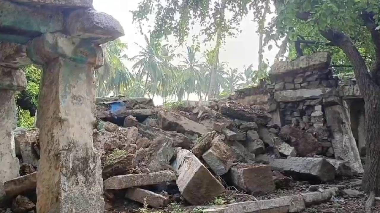 Vijayanagar News in Kannada: Hampi Rathabidi salu mantapa fell into the ground 