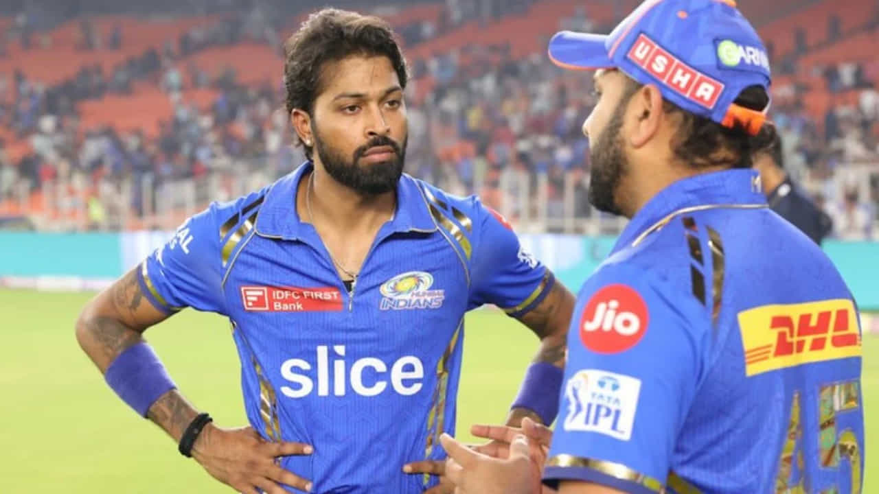 ಕ್ರಿಕೆಟಿಗ ಹಾರ್ದಿಕ್ ಪಾಂಡ್ಯ ಕಳೆದ ಕೆಲವು ತಿಂಗಳುಗಳಿಂದ ಸುದ್ದಿಯಲ್ಲಿದ್ದಾರೆ. ಮೊದಲು ವೃತ್ತಿ ಬದುಕಿನಲ್ಲಿ ಆದ ಕೆಲವು ಬದಲಾವಣೆಗಳ ಮೂಲಕ ಸಾಕಷ್ಟು ಸುದ್ದಿಯಾಗಿದ್ದ ಹಾರ್ದಿಕ್, ಆ ನಂತರ ಐಪಿಎಲ್ನಲ್ಲಿ ತಮ್ಮ ಕಳಪೆ ನಾಯಕತ್ವದಿಂದಾಗಿ ಇಡೀ ಕ್ರಿಕೆಟ್ ಪ್ರಿಯರ ಕೆಂಗಣ್ಣಿಗೆ ಗುರಿಯಾಗಿದ್ದರು.